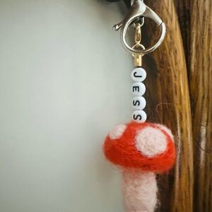 HM✨Felt Red and Pink Mushroom Keychain